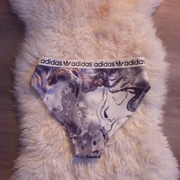 Bikini bottom 🌪️ - Picture 8 of 10